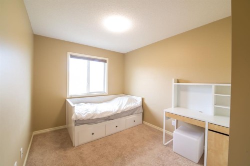 150 Tuscany Summit Heath Nw, Calgary, AB - Indoor Photo Showing Bedroom