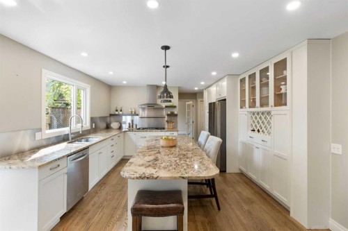 152 Lake Mead Crescent Se, Calgary, AB - Indoor Photo Showing Kitchen With Upgraded Kitchen