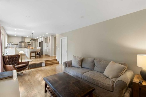 152 Lake Mead Crescent Se, Calgary, AB - Indoor Photo Showing Living Room
