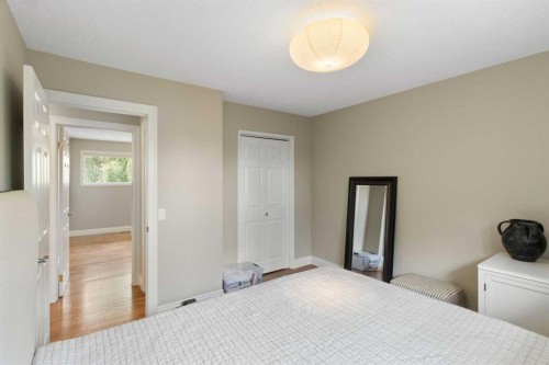 152 Lake Mead Crescent Se, Calgary, AB - Indoor Photo Showing Bedroom