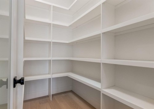 507 26 Avenue Ne, Calgary, AB - Indoor With Storage