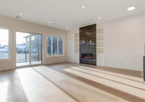 507 26 Avenue Ne, Calgary, AB - Indoor With Fireplace