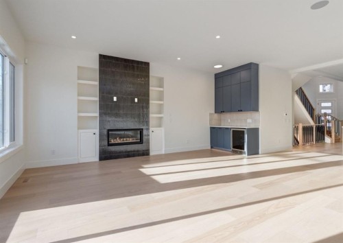 507 26 Avenue Ne, Calgary, AB - Indoor With Fireplace