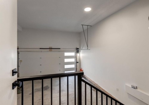 507 26 Avenue Ne, Calgary, AB - Indoor Photo Showing Garage