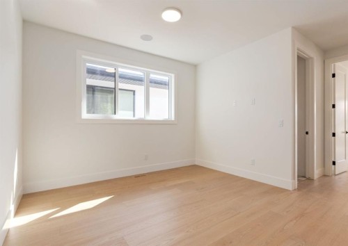 507 26 Avenue Ne, Calgary, AB - Indoor Photo Showing Other Room