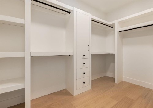 507 26 Avenue Ne, Calgary, AB - Indoor With Storage