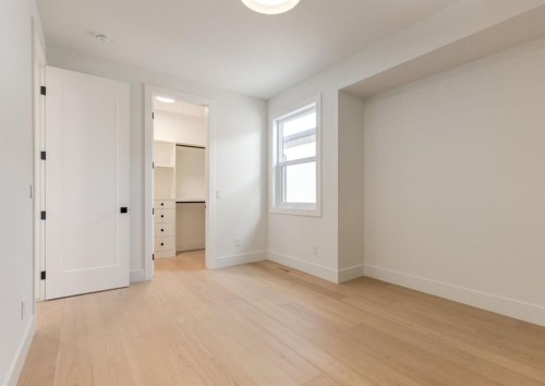 507 26 Avenue Ne, Calgary, AB - Indoor Photo Showing Other Room