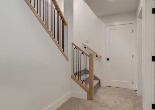 507 26 Avenue Ne, Calgary, AB - Indoor Photo Showing Other Room