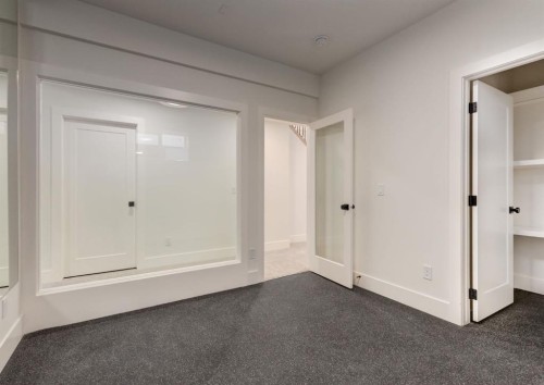 507 26 Avenue Ne, Calgary, AB - Indoor Photo Showing Other Room