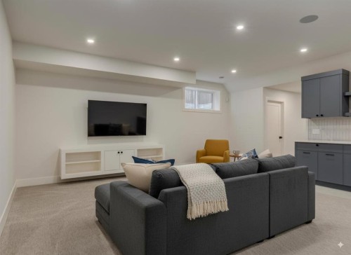 507 26 Avenue Ne, Calgary, AB - Indoor