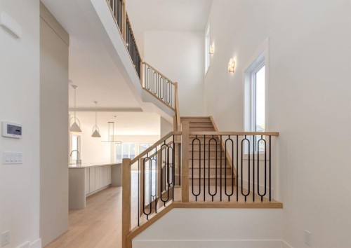 507 26 Avenue Ne, Calgary, AB - Indoor Photo Showing Other Room