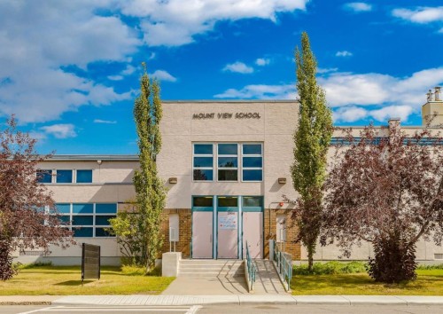 507 26 Avenue Ne, Calgary, AB - Outdoor With Facade