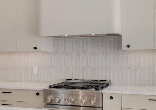 507 26 Avenue Ne, Calgary, AB - Indoor Photo Showing Kitchen