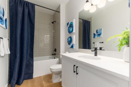 80 Creekside Path Sw, Calgary, AB - Indoor Photo Showing Bathroom