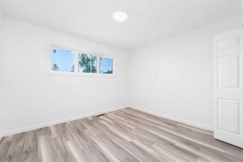 28 Henefer Road Sw, Calgary, AB - Indoor Photo Showing Other Room