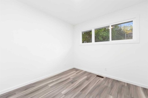 28 Henefer Road Sw, Calgary, AB - Indoor Photo Showing Other Room