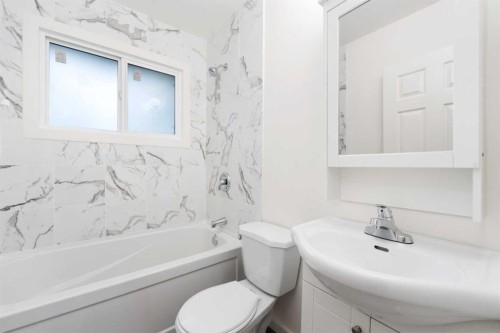 28 Henefer Road Sw, Calgary, AB - Indoor Photo Showing Bathroom