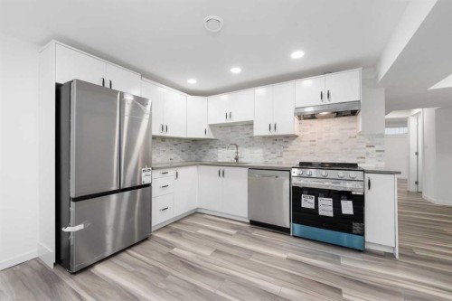 28 Henefer Road Sw, Calgary, AB - Indoor Photo Showing Kitchen With Upgraded Kitchen