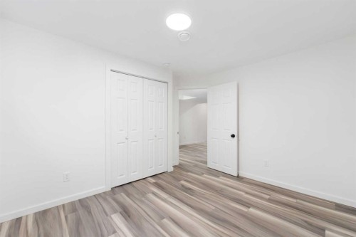 28 Henefer Road Sw, Calgary, AB - Indoor Photo Showing Other Room
