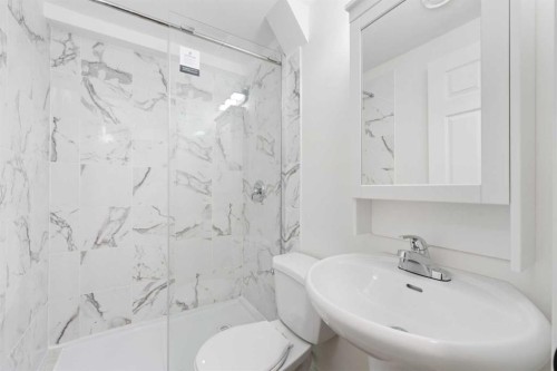 28 Henefer Road Sw, Calgary, AB - Indoor Photo Showing Bathroom