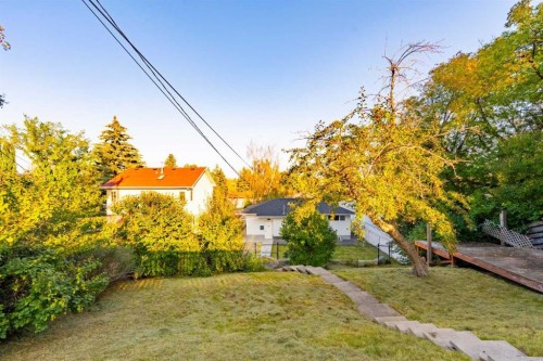 28 Henefer Road Sw, Calgary, AB - Outdoor