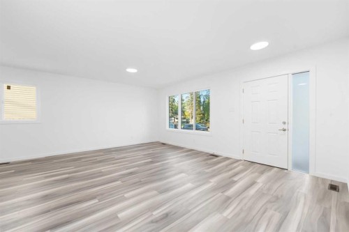 28 Henefer Road Sw, Calgary, AB - Indoor Photo Showing Other Room