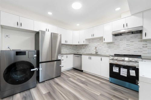 28 Henefer Road Sw, Calgary, AB - Indoor Photo Showing Kitchen