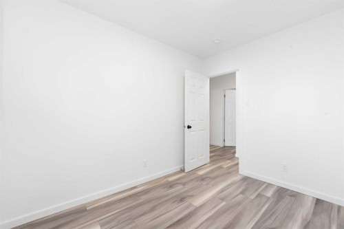 28 Henefer Road Sw, Calgary, AB - Indoor Photo Showing Other Room
