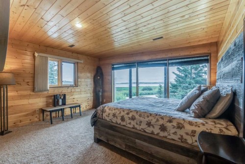 17 Sherwood Crescent, Rural Cypress County, AB - Indoor Photo Showing Bedroom