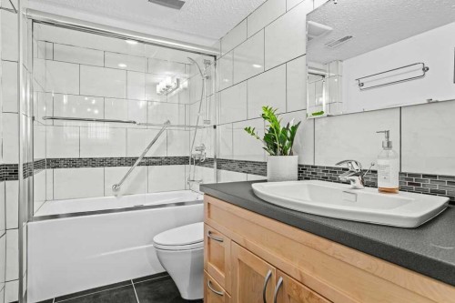 319 Hoodoo Crescent, Canmore, AB - Indoor Photo Showing Bathroom