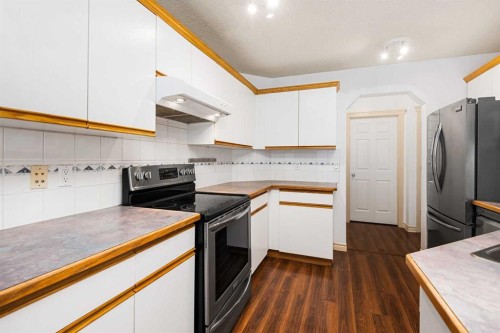 85 Bridlewood Street Sw, Calgary, AB - Indoor Photo Showing Kitchen