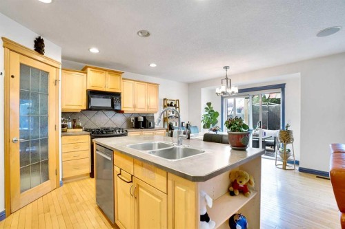 204 Covehaven Gardens Ne, Calgary, AB - Indoor Photo Showing Kitchen With Double Sink