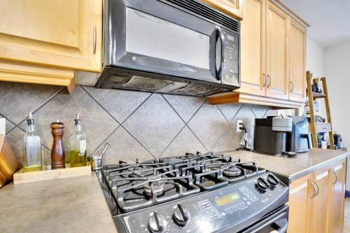 204 Covehaven Gardens Ne, Calgary, AB - Indoor Photo Showing Kitchen