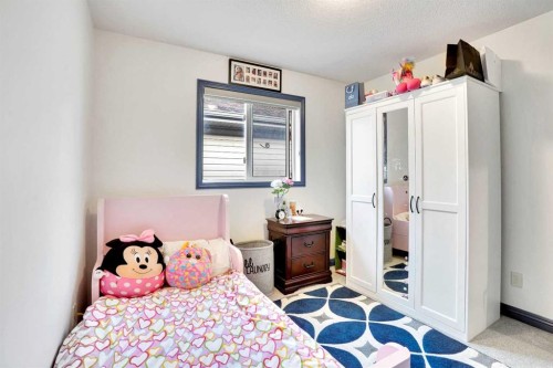 204 Covehaven Gardens Ne, Calgary, AB - Indoor Photo Showing Bedroom