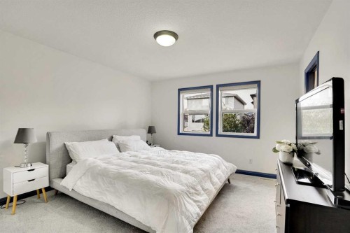 204 Covehaven Gardens Ne, Calgary, AB - Indoor Photo Showing Bedroom