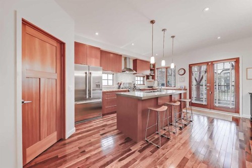 933 29 Street Nw, Calgary, AB - Indoor Photo Showing Kitchen