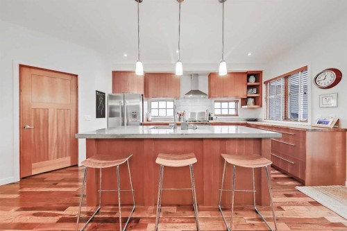 933 29 Street Nw, Calgary, AB - Indoor Photo Showing Kitchen