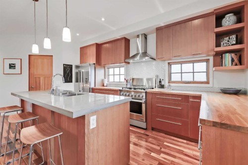933 29 Street Nw, Calgary, AB - Indoor Photo Showing Kitchen With Double Sink