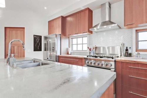 933 29 Street Nw, Calgary, AB - Indoor Photo Showing Kitchen With Double Sink