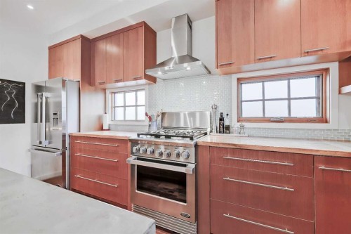 933 29 Street Nw, Calgary, AB - Indoor Photo Showing Kitchen