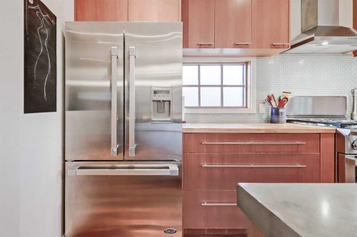 933 29 Street Nw, Calgary, AB - Indoor Photo Showing Kitchen