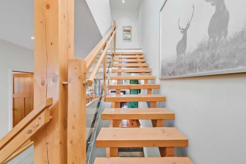 933 29 Street Nw, Calgary, AB - Indoor Photo Showing Other Room