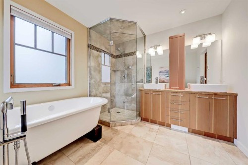933 29 Street Nw, Calgary, AB - Indoor Photo Showing Bathroom