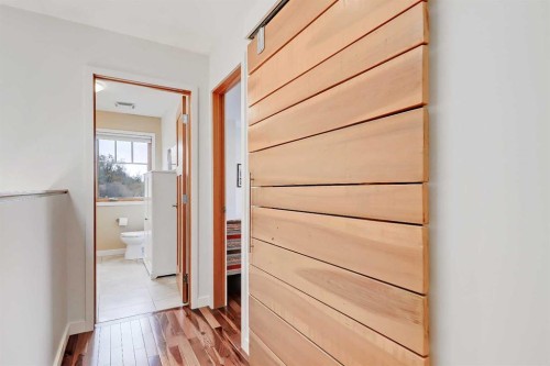 933 29 Street Nw, Calgary, AB - Indoor Photo Showing Other Room