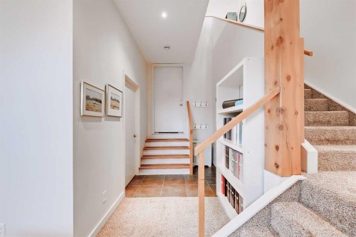 933 29 Street Nw, Calgary, AB - Indoor Photo Showing Other Room