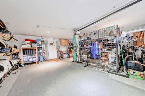 933 29 Street Nw, Calgary, AB - Indoor Photo Showing Garage