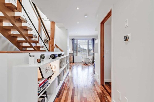 933 29 Street Nw, Calgary, AB - Indoor Photo Showing Other Room