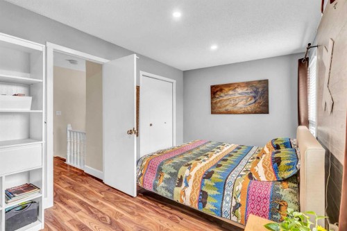 4532 Montgomery Avenue Nw, Calgary, AB - Indoor Photo Showing Bedroom