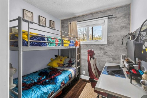 4532 Montgomery Avenue Nw, Calgary, AB - Indoor Photo Showing Bedroom