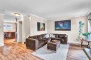 4532 Montgomery Avenue Nw, Calgary, AB  - Indoor Photo Showing Living Room 